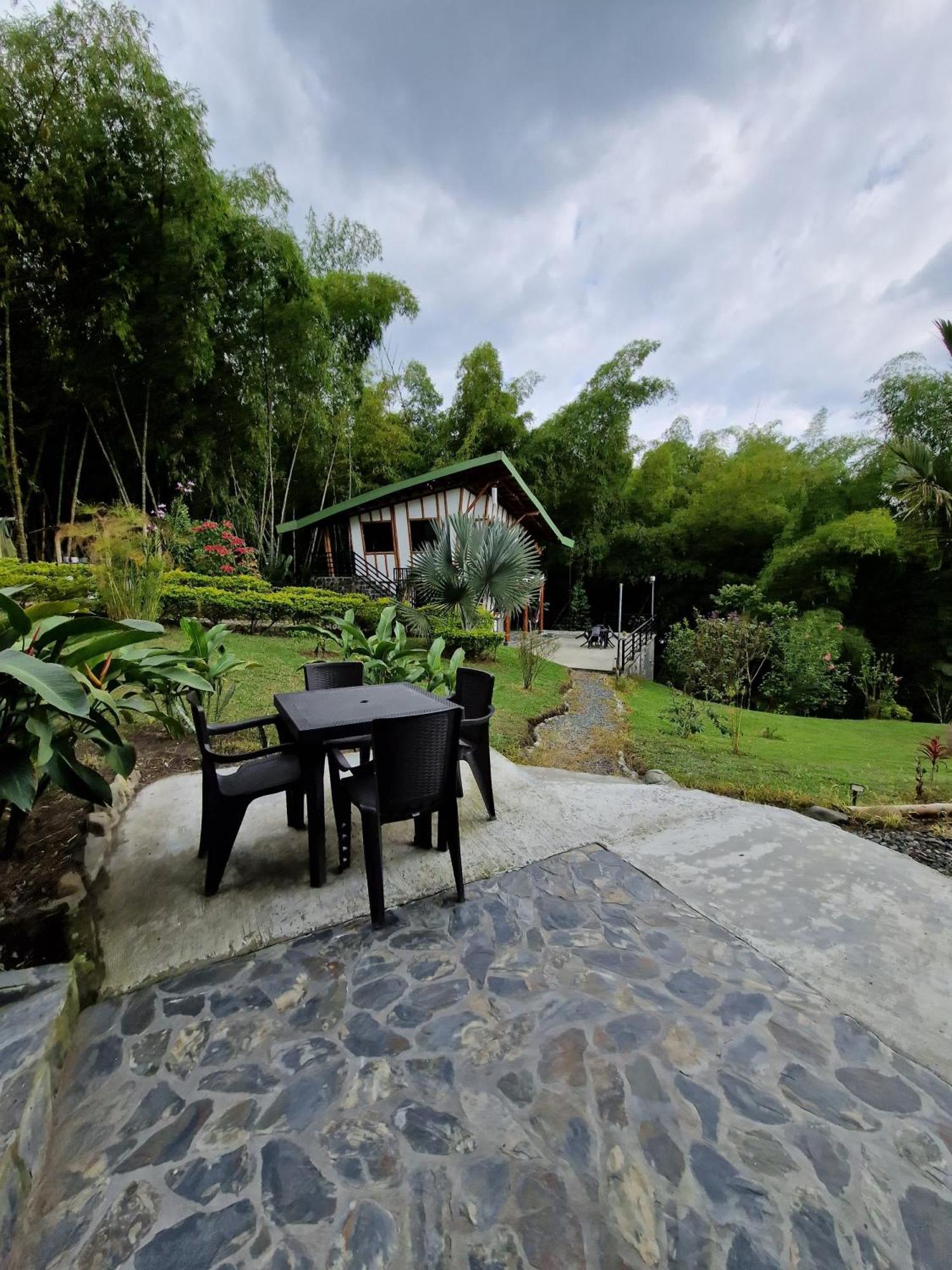 Hostal Bhutan Filandia Exterior foto